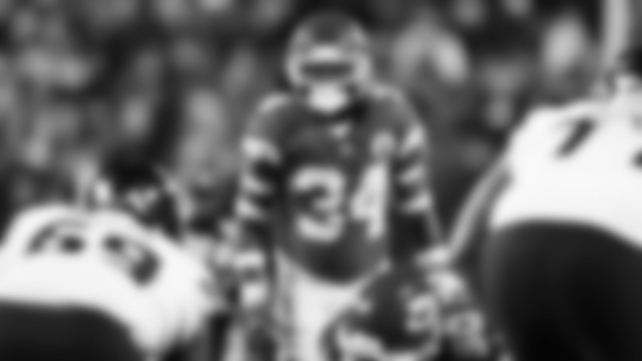 Kansas City Chiefs safety Mike Edwards (34) in position during an NFL week 14 matchup against the Houston Texans, Sunday December 7, 2025.