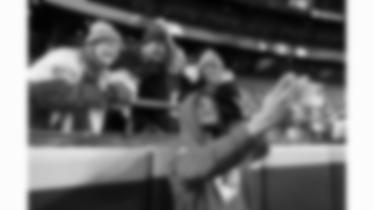 Kansas City Chiefs safety Bryan Cook (6) takes a selfie with fans prior to a week 14 NFL football game against the Houston Texans, Sunday, December 7, 2025 in Kansas City, MO.