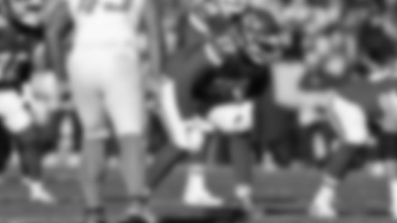 Kansas City Chiefs offensive lineman Jaylon Moore (77) in position during an NFL week 15 matchup against the Los Angeles Chargers, Sunday December 14, 2025.