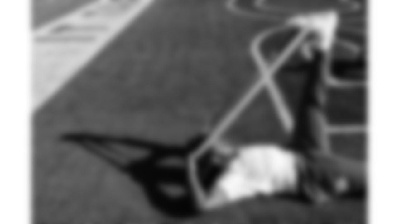 Kansas City Chiefs linebacker Nick Bolton (32) warms up prior to a week 11 NFL Football game against the Denver Broncos on Sunday, November 16, 2025 in Denver, Colorado.