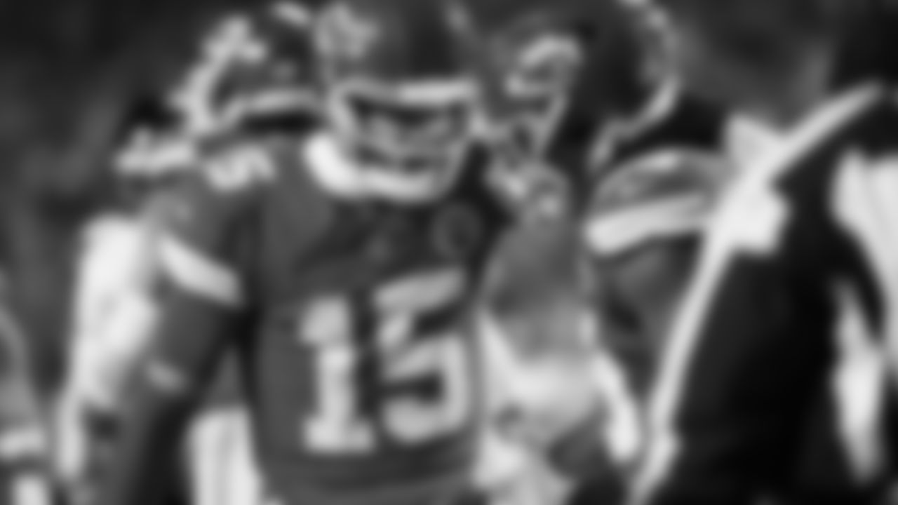 Running back Kareem Hunt (29) and Kansas City Chiefs quarterback Patrick Mahomes (15) celebrate a touchdown during an NFL week 14 matchup against the Houston Texans, Sunday December 7, 2025.