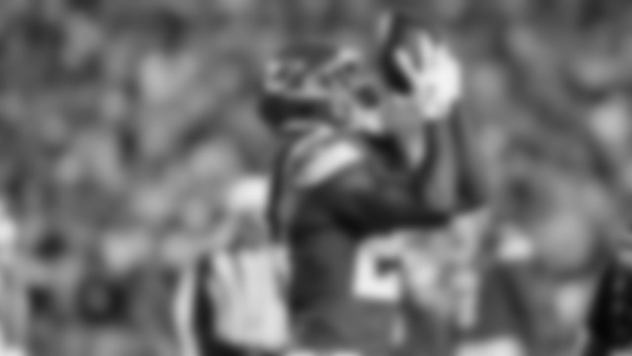 Kansas City Chiefs running back Kareem Hunt (29) celebrates after his touchdown during a week 8 NFL Football game against the Washington Commanders on Monday, October 27, 2025 in Kansas City, MO.
