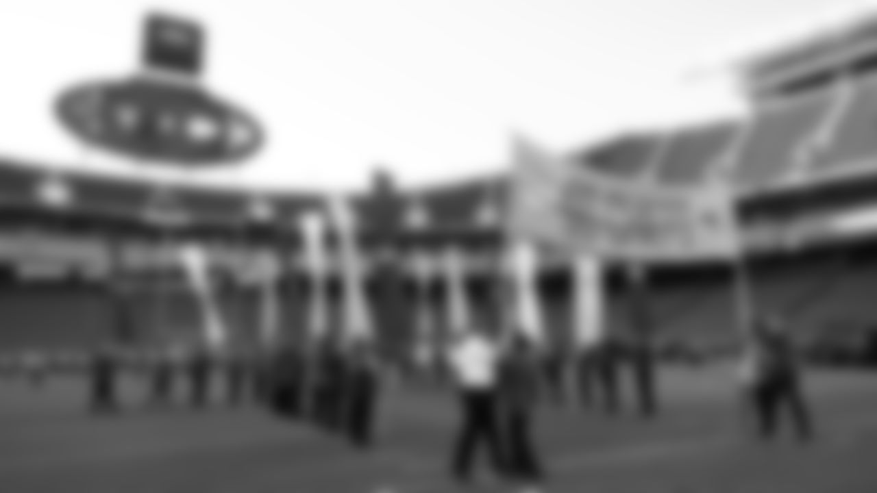 Red Coaters practice on the field prior to the week 7 NFL football game against the Las Vegas Raiders on Sunday, October 19, 2025 in Kansas City, MO.