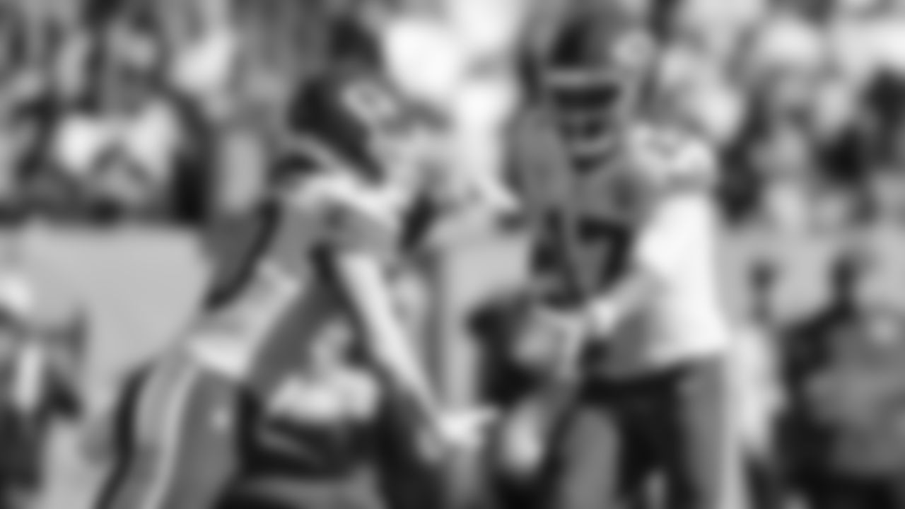 Kansas City Chiefs quarterback Gardner Minshew (17) hands off the ball to running back Isiah Pacheco (10) during a week 16 NFL Football game against the Tennessee Titans on Sunday, December 21, 2025 in Nashville, Tennessee.