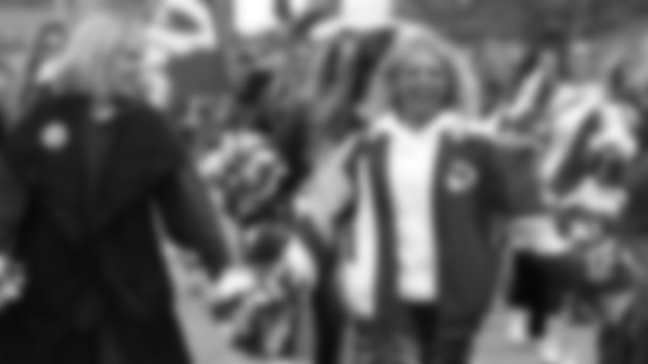 Kansas City Chiefs Alumni Cheerleaders in the pregame parade prior to a week 12 NFL Football game against the Indianapolis Colts on Sunday, November 23, 2025 in Kansas City, MO.