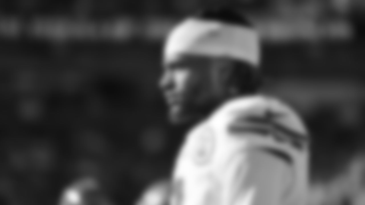 Kansas City Chiefs cornerback Kristian Fulton (8) looks on prior to a week 11 NFL Football game against the Denver Broncos on Sunday, November 16, 2025 in Denver, Colorado.