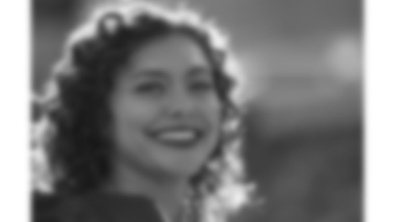 A Kansas City Chiefs Cheerleader before a week 12 NFL football game against the Indianapolis Colts, Sunday, November 23, 2025 in Kansas City, MO.