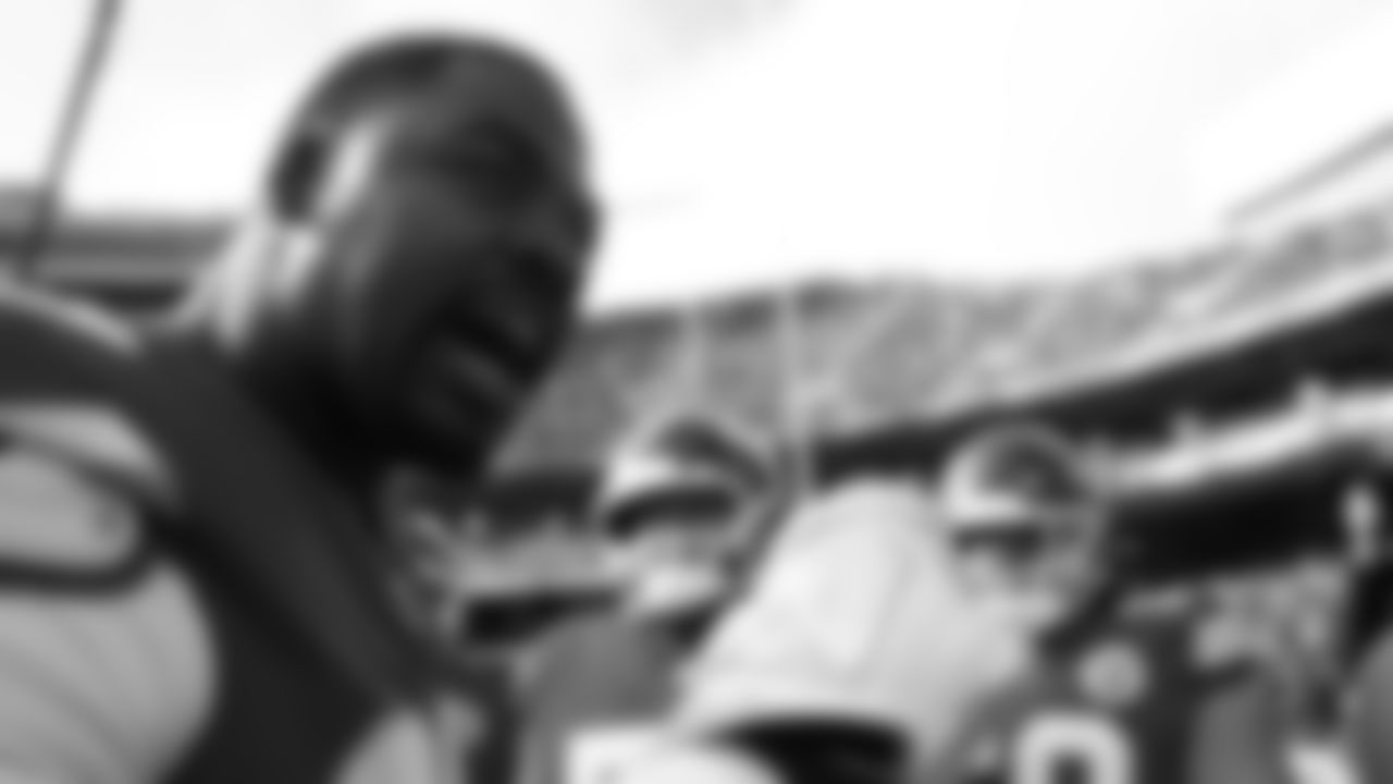 Kansas City Chiefs defensive tackle Chris Jones (95) talks with the team prior to a week 12 NFL Football game against the Indianapolis Colts on Sunday, November 23, 2025 in Kansas City, MO