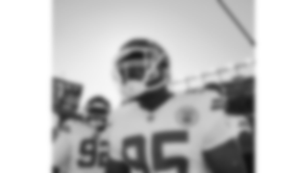 Kansas City Chiefs defensive tackle Chris Jones (95) in the huddle prior to a week 11 NFL Football game against the Denver Broncos on Sunday, November 16, 2025 in Denver, Colorado.