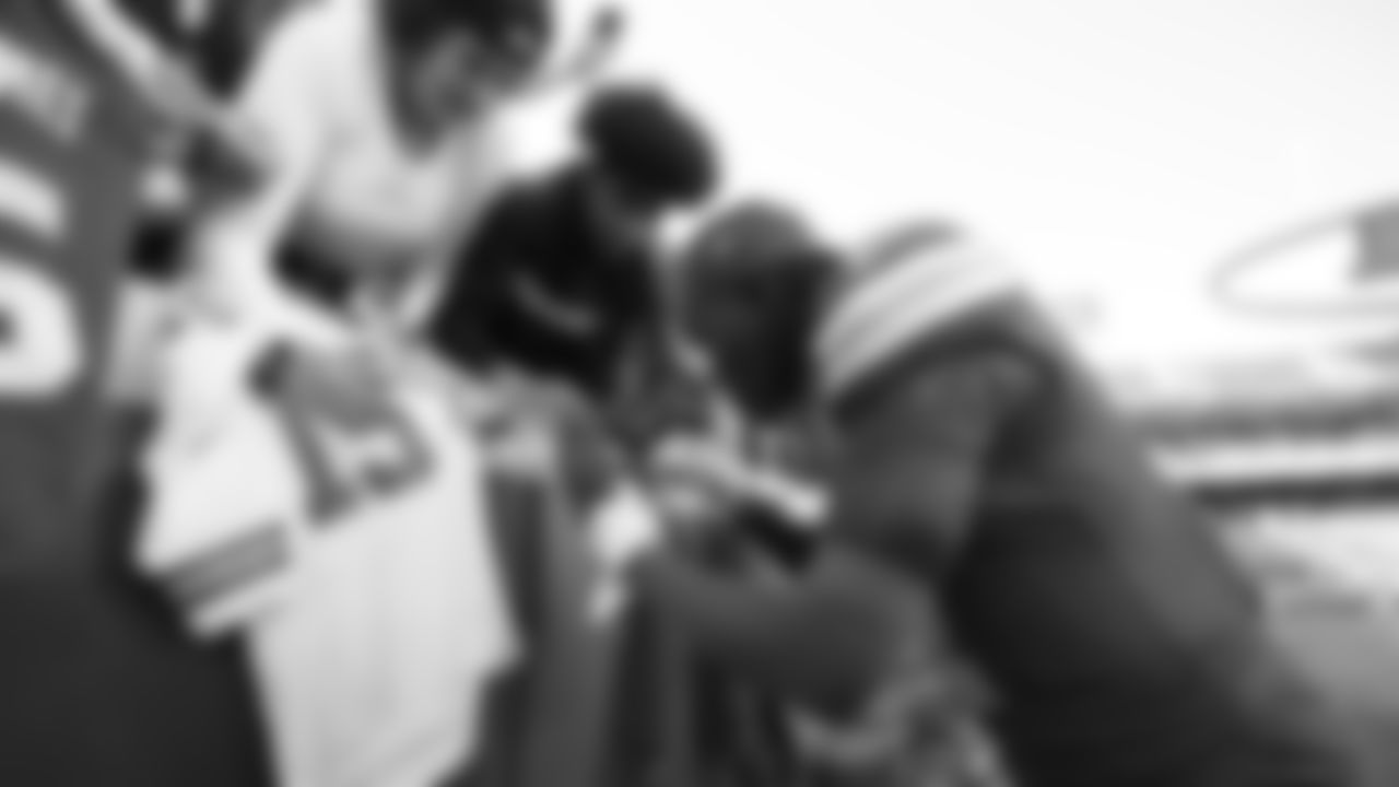 Kansas City Chiefs wide receiver Rashee Rice (4) signs his autograph for fans after a week 7 NFL Football game against the Las Vegas Raiders on Sunday, October 19, 2025 in Kansas City, MO.