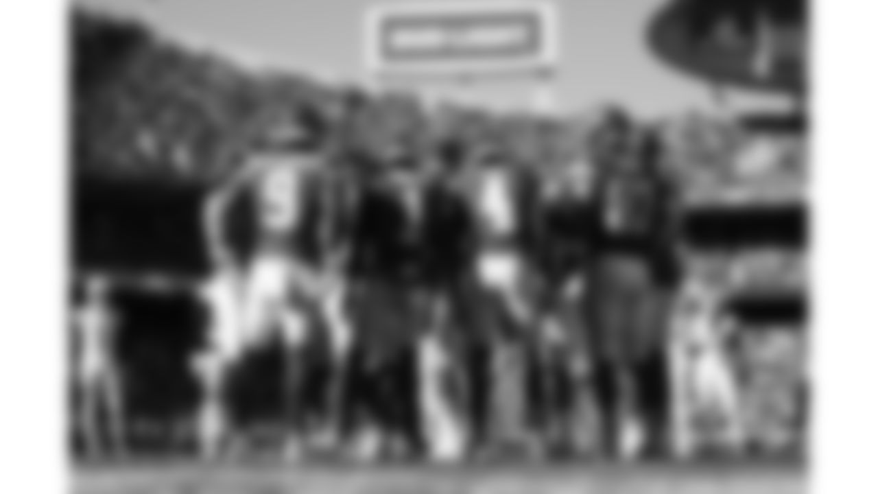 Kansas City Chiefs offense huddles on the field during a week 12 NFL football game against the Indianapolis Colts, Sunday, November 23, 2025 in Kansas City, MO.