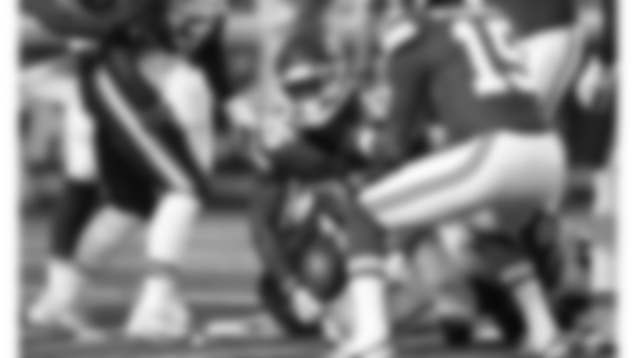 Kansas City Chiefs Elijah Mitchell (25) scores a touchdown during a preseason week 3 NFL football game against the Chicago Bears, Friday, August 22, 2025 in Kansas City, MO.