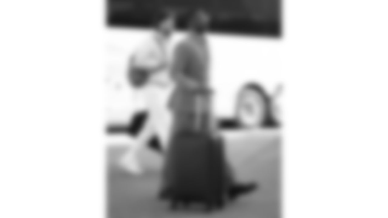 Kansas City Chiefs wide receiver Hollywood Brown (5) arrives prior to a week 9 NFL football game against the Buffalo Bills, Sunday, November 2, 2025 in Buffalo, NY