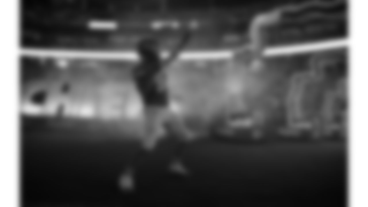 Kansas City Chiefs tight end Travis Kelce (87) runs out the tunnel for the week 6 NFL football game against the Detroit Lions, Sunday, October 12, 2025 in Kansas City, MO.