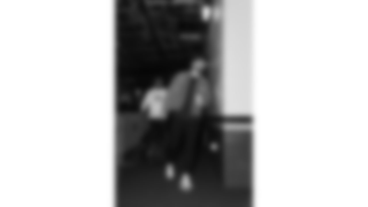 Kansas City Chiefs tight end Robert Tonyan (85) arrives at Nissan Stadium prior to a week 16 NFL Football game against the Tennessee Titans on Sunday, December 21, 2025 in Nashville, Tennessee.