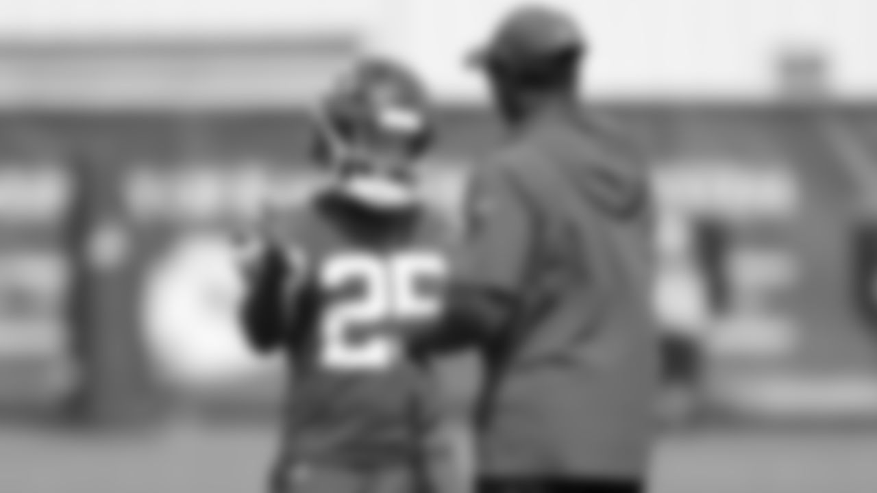 Kansas City Chiefs running back Clyde Edwards-Helaire (25) at practice during day 1 of minicamp on Tuesday, June 11, 2024 in Kansas City, MO.
