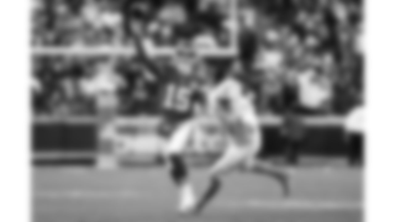 Kansas City Chiefs quarterback Patrick Mahomes (15) scrambles during a week 15 NFL football game against the Los Angeles Chargers, Sunday, December 14, 2025 in Kansas City, MO.