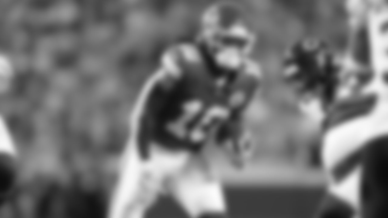 Kansas City Chiefs running back Isiah Pacheco (10) runs with the ball during a preseason week 3 NFL football game against the Chicago Bears, Friday, August 22, 2025 in Kansas City, MO.