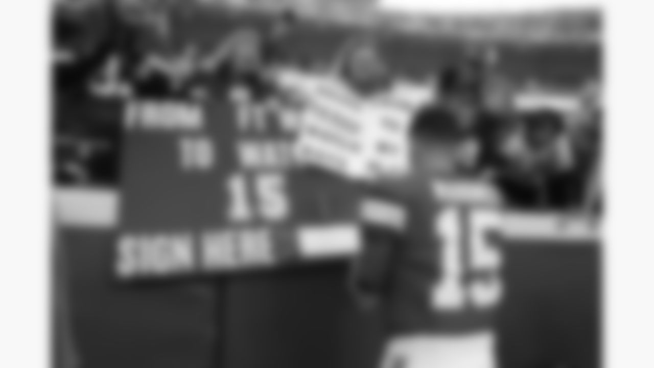 Kansas City Chiefs quarterback Patrick Mahomes (15) autographs a fan's sign following a week 12 NFL football game against the Indianapolis Colts, Sunday, November 23, 2025 in Kansas City, MO.