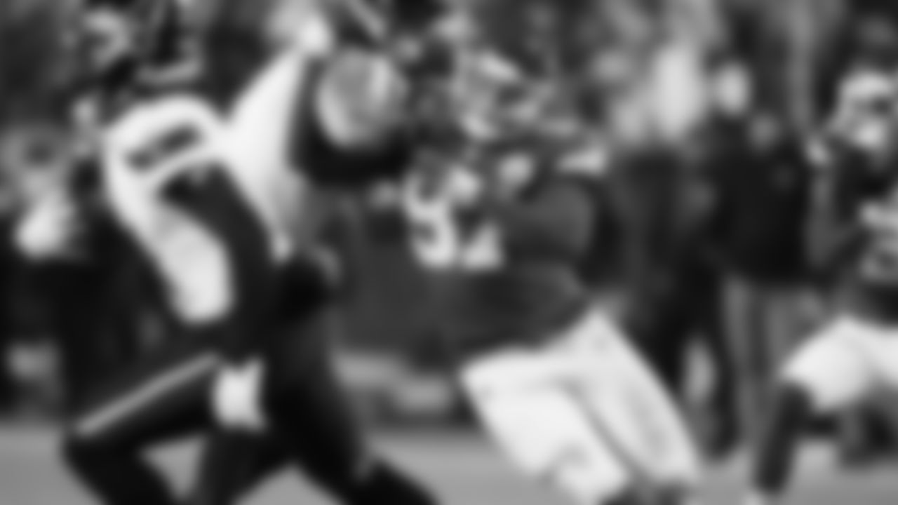 Kansas City Chiefs defensive end Ashton Gillotte (97) pressures the quarterback during an NFL week 14 matchup against the Houston Texans, Sunday December 7, 2025.