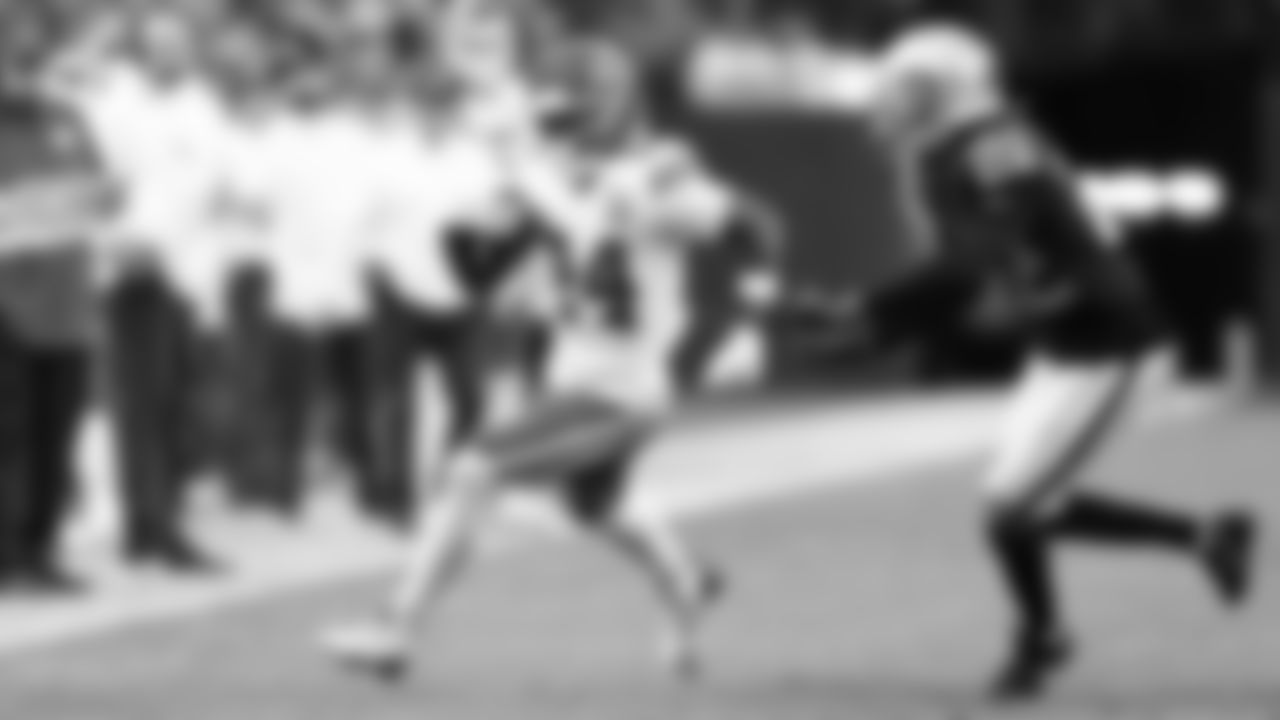 Kansas City Chiefs running back Brashard Smith (24) runs the ball during a week 18 NFL football game against the Las Vegas Raiders, Sunday, January 4, 2026 in Las Vegas, NV.