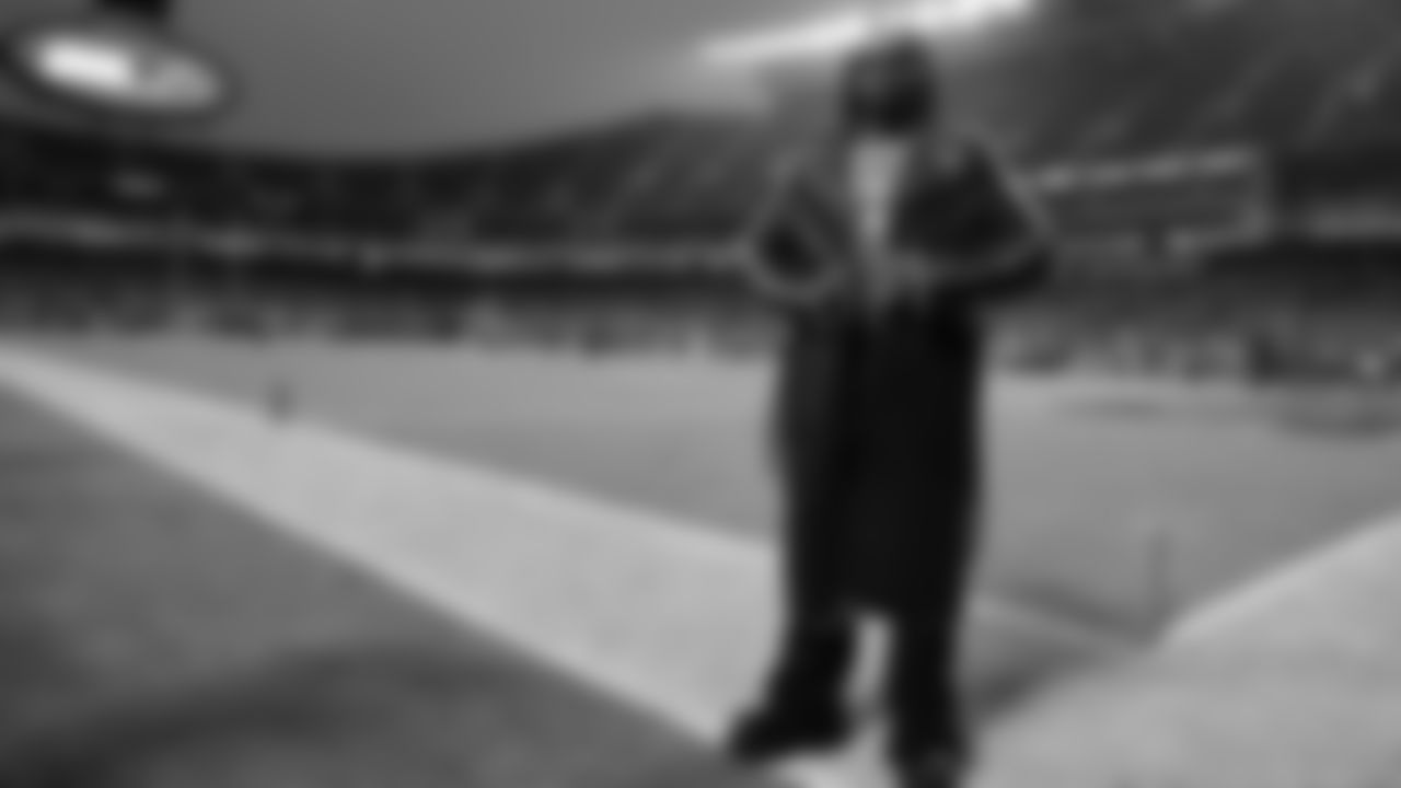 Rapper Gunna on the sidelines prior to a week 8 NFL Football game against the Washington Commanders on Monday, October 27, 2025 in Kansas City, MO.