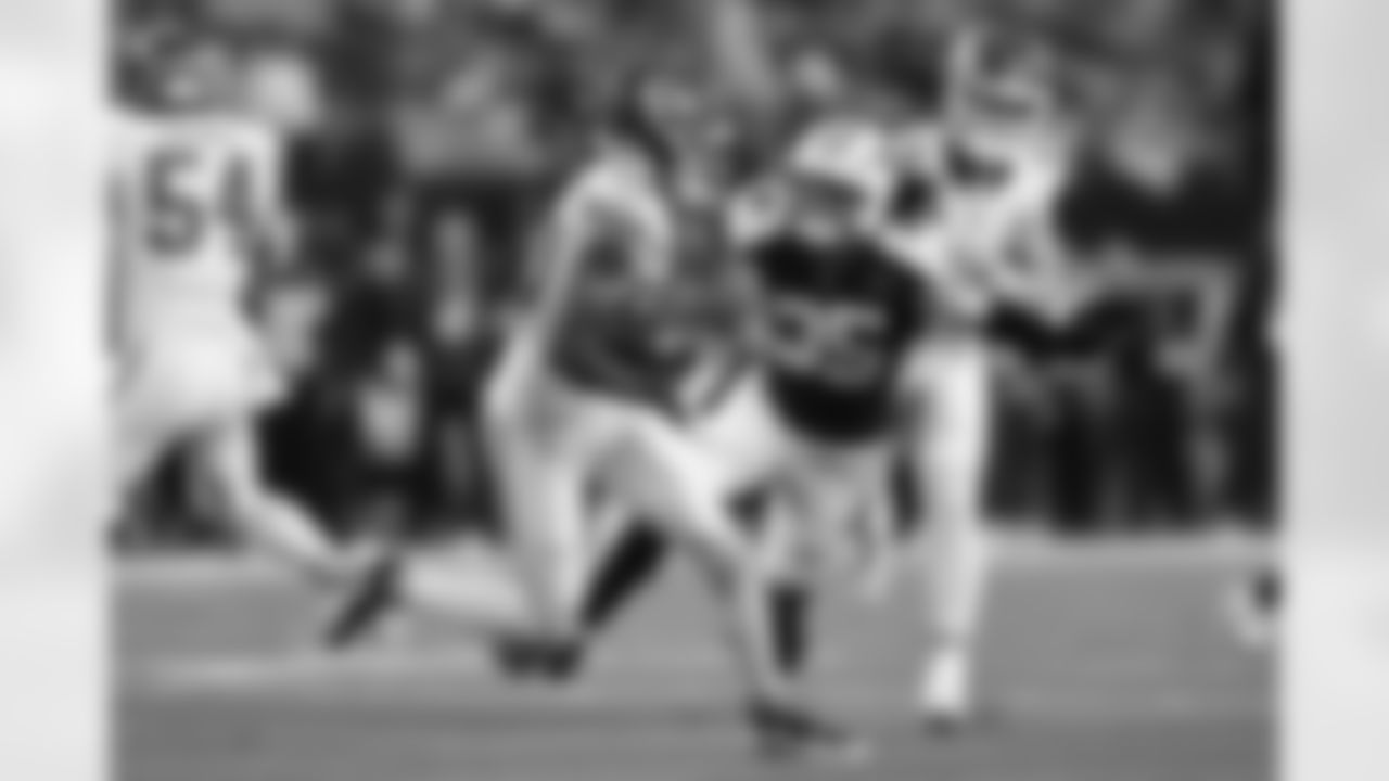 Kansas City Chiefs wide receiver Tyquan Thornton (80) runs the ball during a week 13 NFL football game against the Dallas Cowboys on Thursday, November 27, 2025 in Arlington, TX.