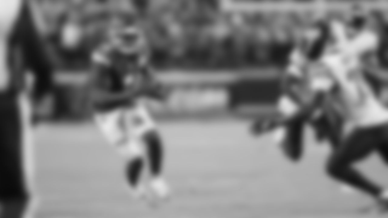 Kansas City Chiefs wide receiver Xavier Worthy (1) runs the ball during a week 8 NFL Football game against the Washington Commanders on Monday, October 27, 2025 in Kansas City, MO.
