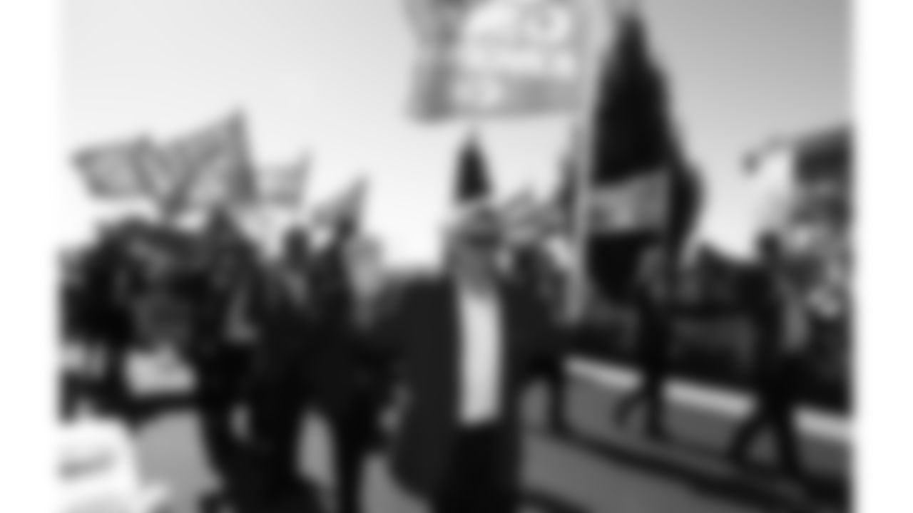 Red Coaters prior to the week 7 NFL football game against the Las Vegas Raiders on Sunday, October 19, 2025 in Kansas City, MO.