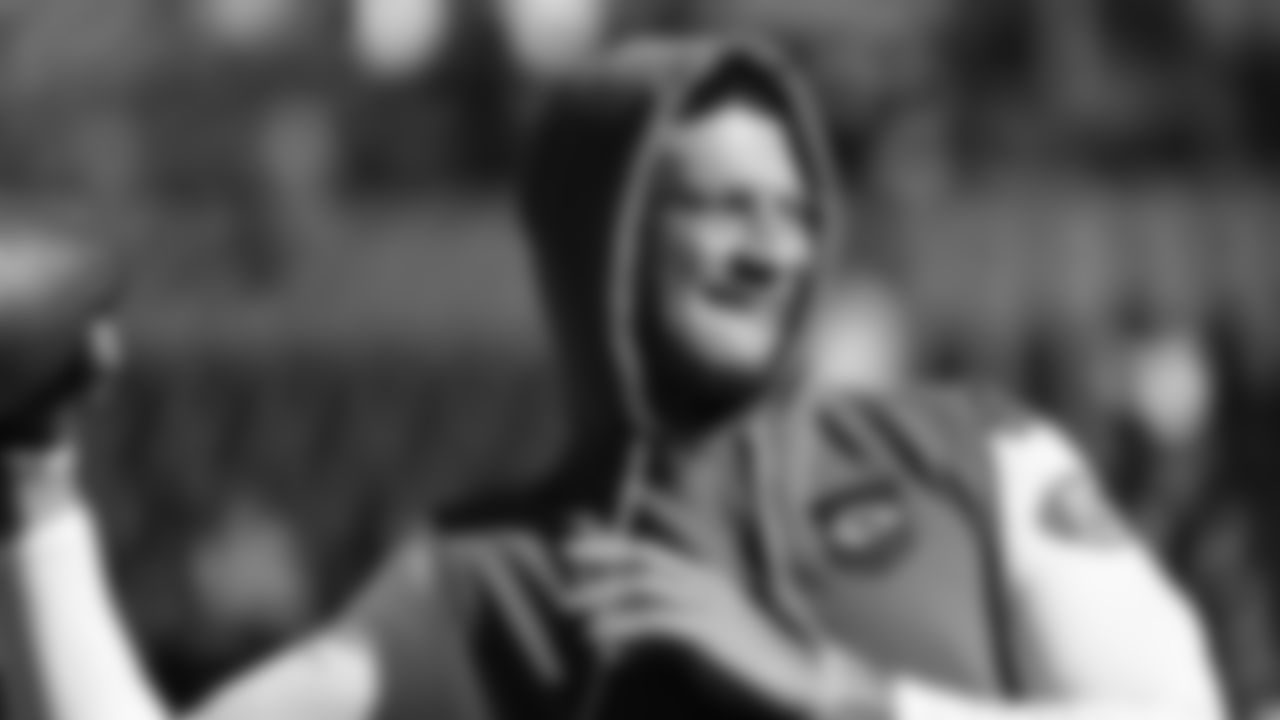 Kansas City Chiefs quarterback Patrick Mahomes (15) warms up prior to a week 11 NFL Football game against the Denver Broncos on Sunday, November 16, 2025 in Denver, Colorado.