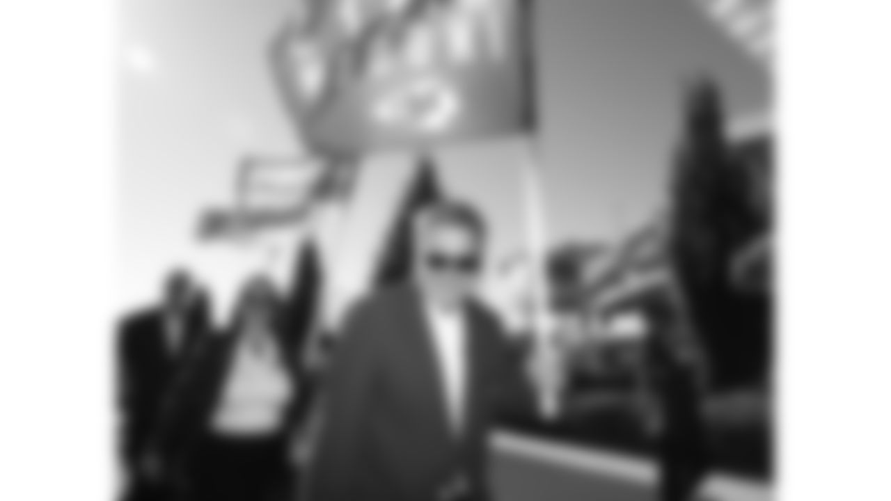 Red Coaters prior to the week 7 NFL football game against the Las Vegas Raiders on Sunday, October 19, 2025 in Kansas City, MO.