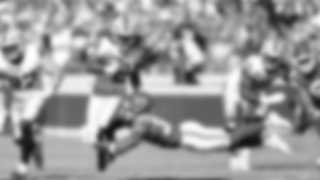 Kansas City Chiefs cornerback Chris Roland-Wallace (30) tackles Las Vegas Raiders running back Ashton Jeanty (2) during a week 7 NFL football game, Sunday, October 19, 2025 in Kansas City, MO.