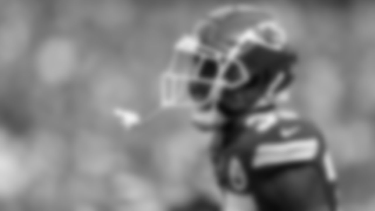 Kansas City Chiefs cornerback Jaylen Watson (35) celebrates during the week 2 NFL football game against the Philadelphia Eagles, Sunday, September 14, 2025 in Kansas City, MO.