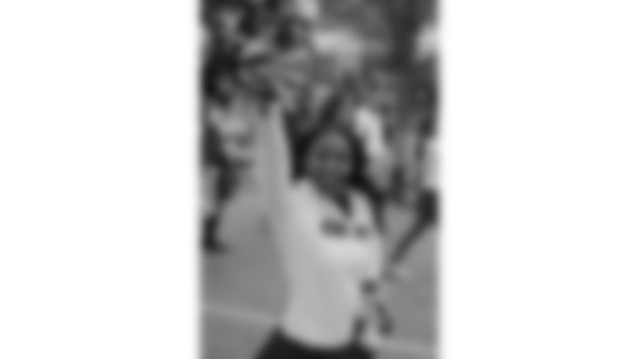 The Kansas City Chiefs Cheerleaders before a week 12 NFL football game against the Indianapolis Colts, Sunday, November 23, 2025 in Kansas City, MO.