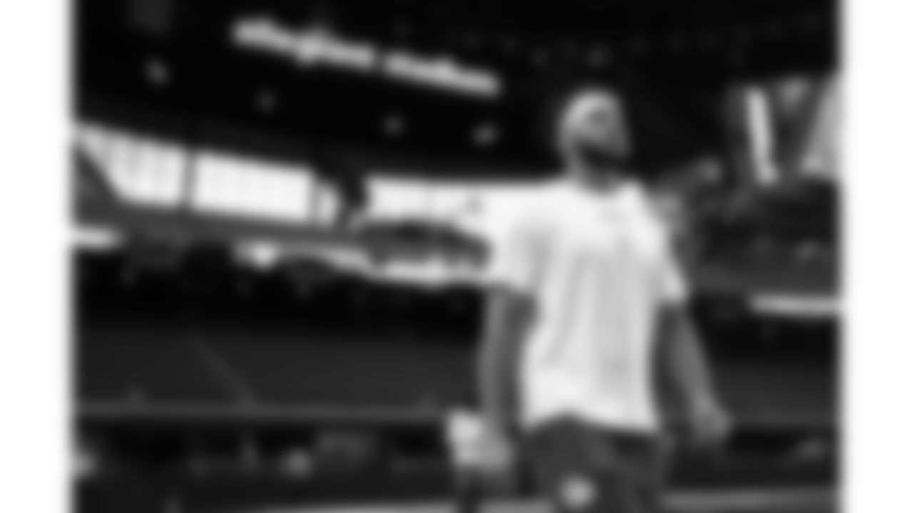 Kansas City Chiefs defensive back Jaden Hicks (21) walks on the field prior to a week 18 game against the Las Vegas Raiders on Sunday, January 3, 2026.