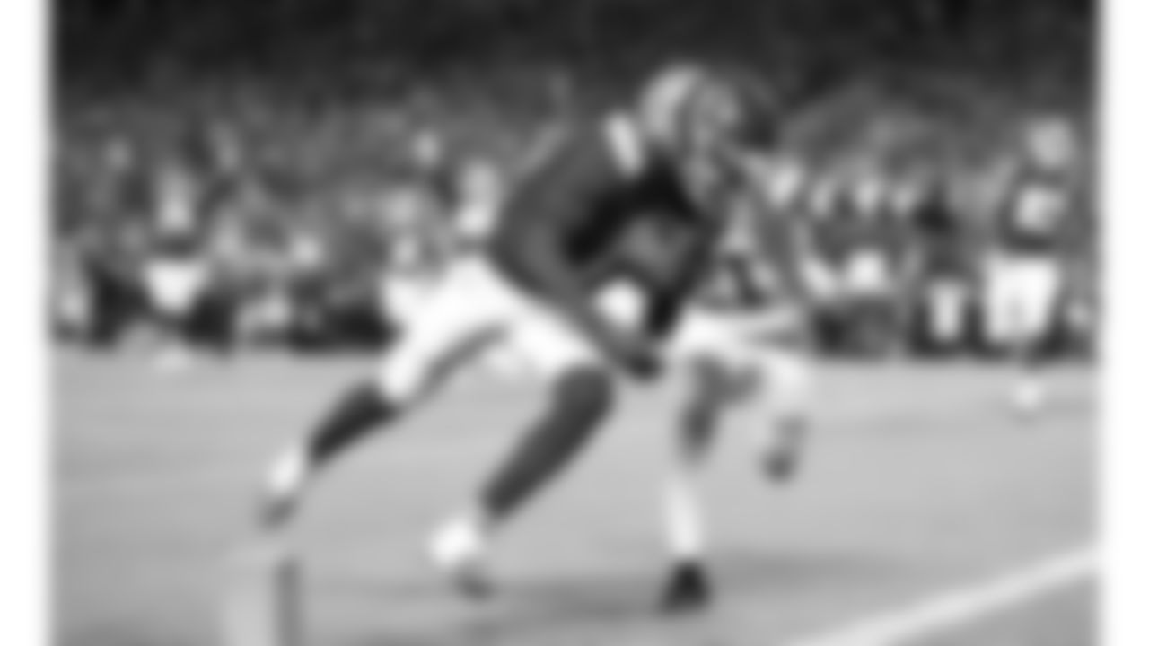 Kansas City Chiefs wide receiver Xavier Worthy (1) runs the ball into the end zone during the week 6 NFL football game against the Detroit Lions, Sunday, October 12, 2025 in Kansas City, MO.