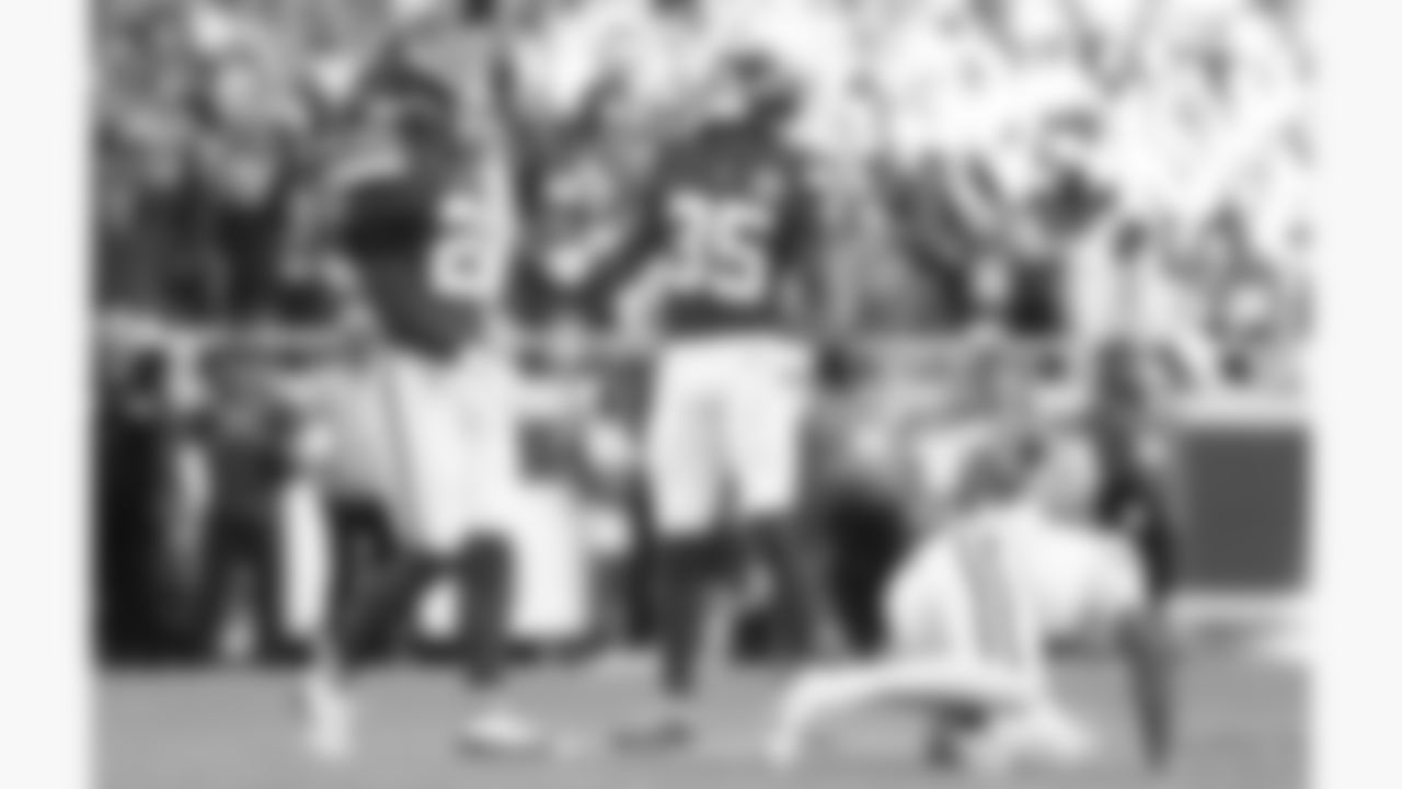 Kansas City Chiefs cornerback Jaylen Watson (35) celebrates during a week 12 NFL football game, Sunday, November 23, 2025 in Kansas City, MO.