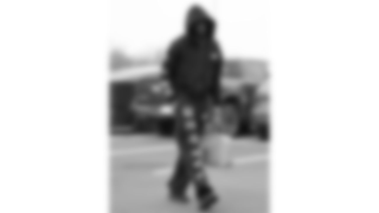 Kansas City Chiefs cornerback Jaylen Watson (35) arrives prior to a week 12 NFL Football game against the Indianapolis Colts on Sunday, November 23, 2025 in Kansas City, MO