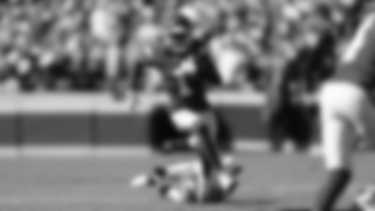 Kansas City Chiefs wide receiver Xavier Worthy (1) runs the ball during a week 7 NFL Football game against the Las Vegas Raiders on Sunday, October 19, 2025 in Kansas City, MO.