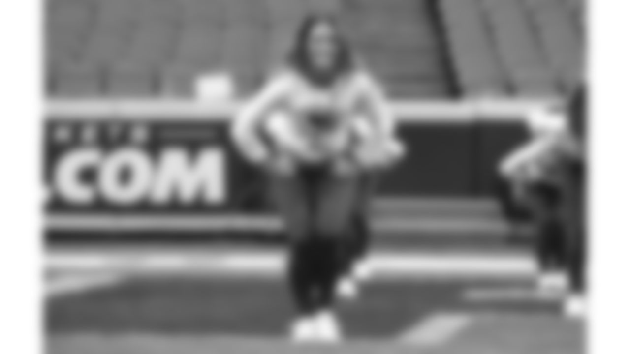 A Kansas City Chiefs Cheerleader before a week 8 NFL football game against the Washington Commanders, Monday, October 27, 2025, in Kansas City, MO.