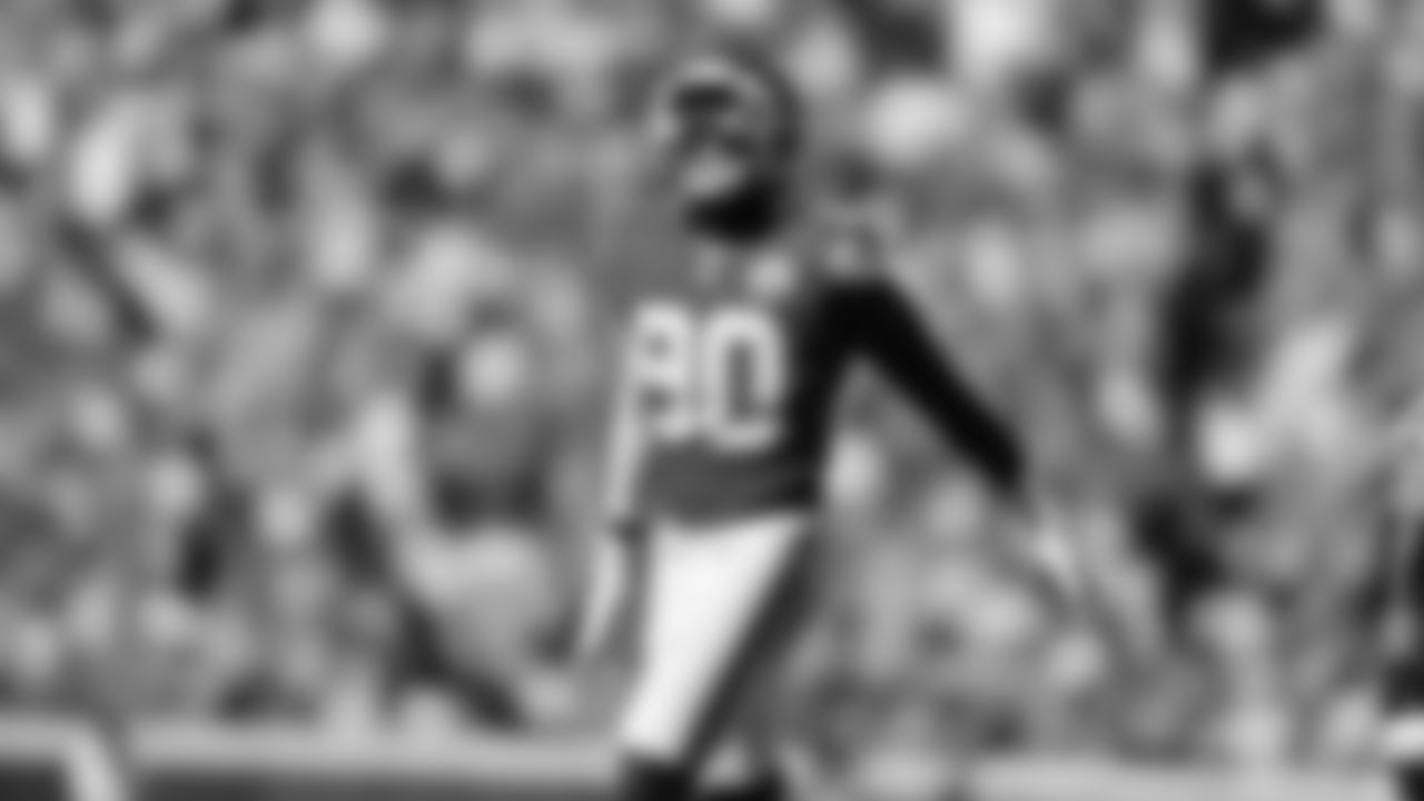 Kansas City Chiefs defensive end Charles Omenihu (90) celebrates during a week 7 NFL Football game against the Las Vegas Raiders on Sunday, October 19, 2025 in Kansas City, MO.