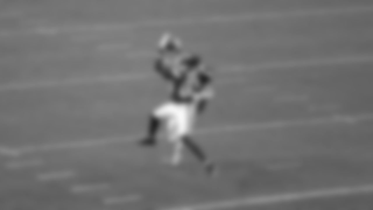 Kansas City Chiefs wide receiver Tyquan Thornton (80) catches the ball for a touchdown during the week 2 NFL football game against the Philadelphia Eagles, Sunday, September 14, 2025 in Kansas City, MO.