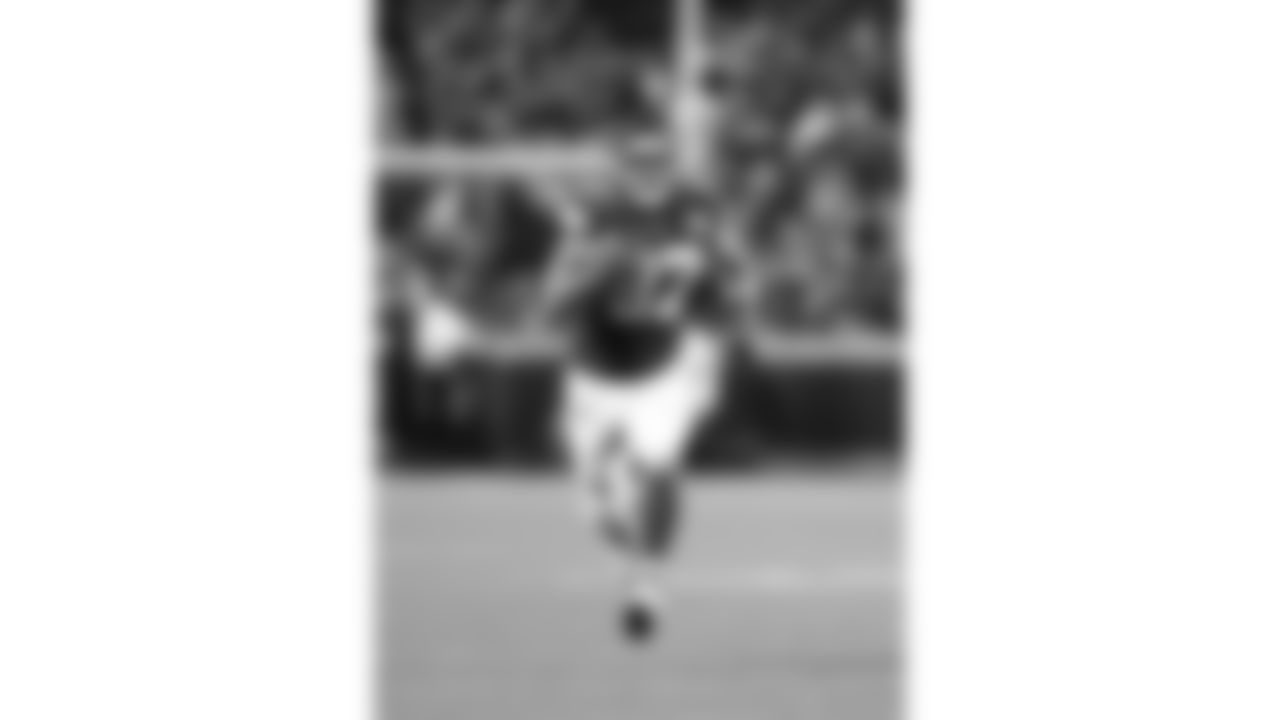 Kansas City Chiefs tight end Travis Kelce (87) runs with the ball during a week 8 NFL Football game against the Washington Commanders on Monday, October 27, 2025 in Kansas City, MO.