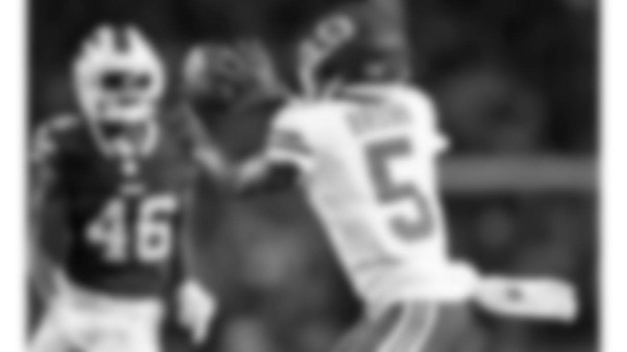 Kansas City Chiefs wide receiver Hollywood Brown (5) catches the ball during a week 9 NFL football game against the Buffalo Bills, Sunday, November 2, 2025 in Buffalo, NY.