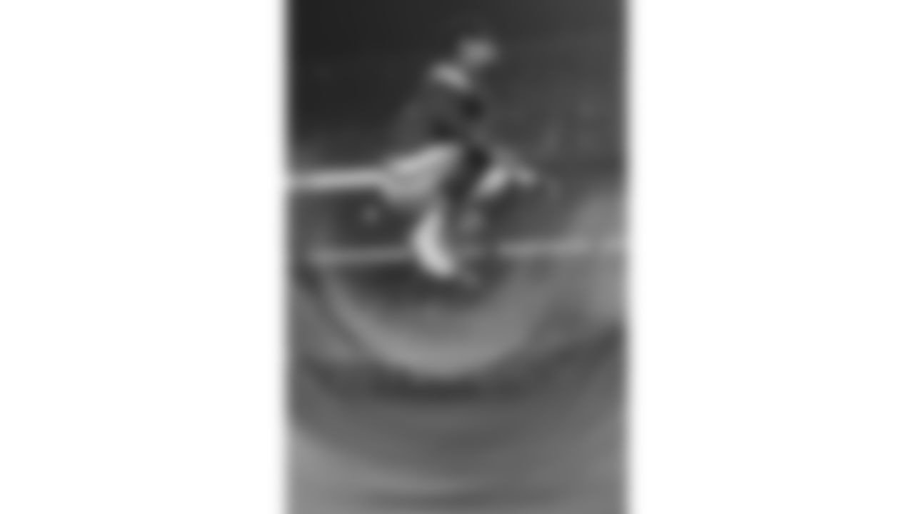 Kansas City Chiefs quarterback Patrick Mahomes (15) jumps prior to the week 6 NFL football game against the Detroit Lions, Sunday, October 12, 2025 in Kansas City, MO.