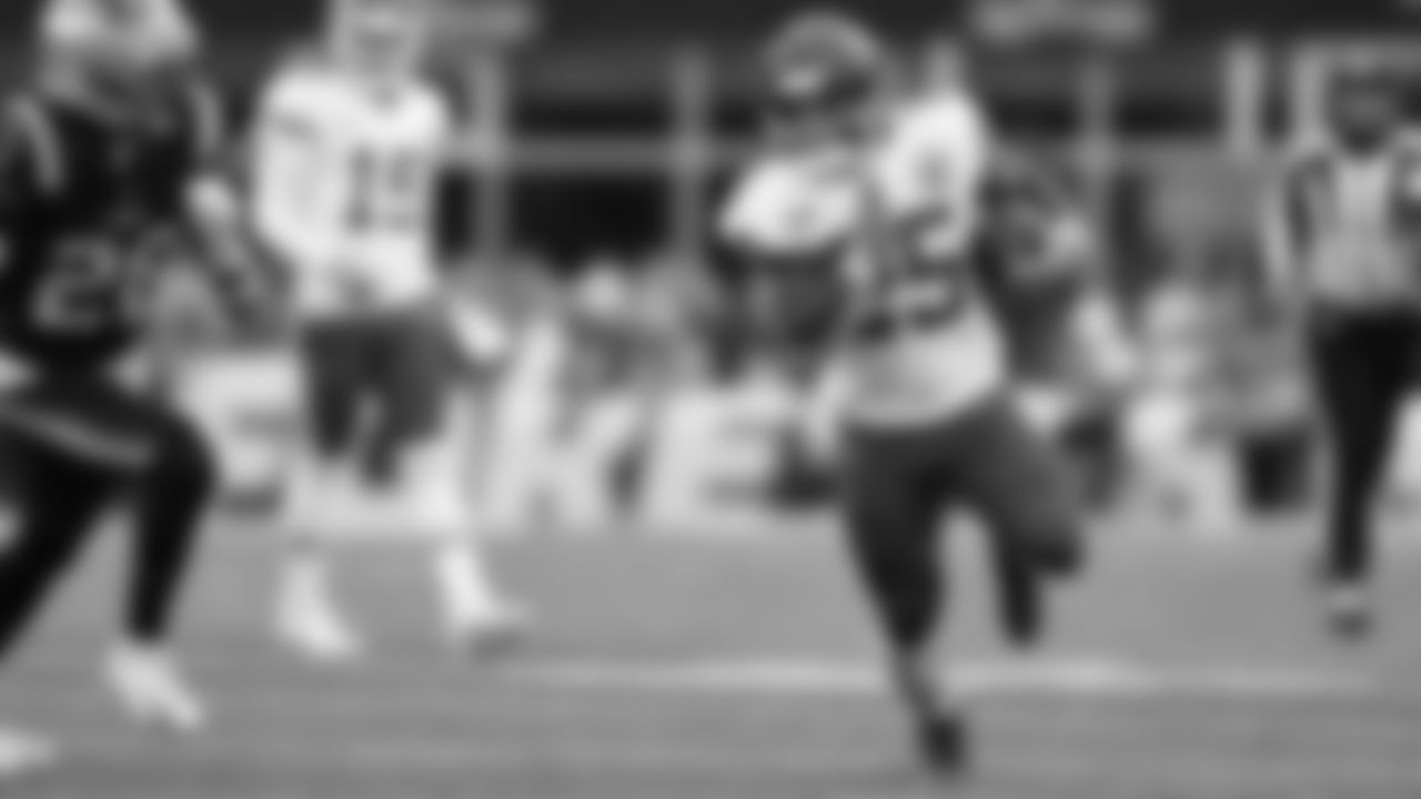 Kansas City Chiefs running back Clyde Edwards-Helaire (25) during the regular season Week 15 NFL Football Game in Foxborough, MA on Sunday, December 17, 2023.