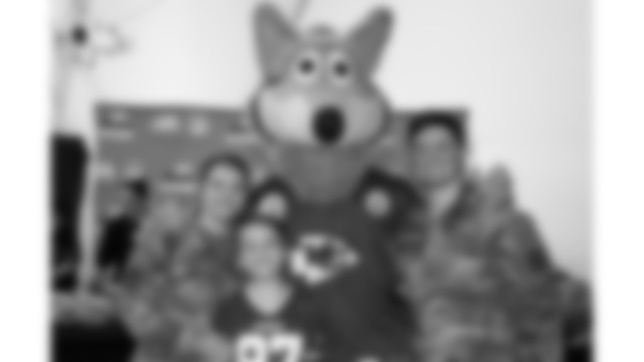 Kansas City Chiefs representatives and the Little Caesars Love Kitchen provide pizza for local U.S. service members and their families at Life.Church Faith & Family Chapel on Tuesday, September 23, 2025 in Kansas City, MO.