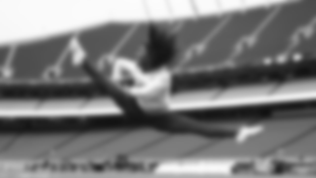 A Kansas City Chiefs Cheerleader before a week 8 NFL football game against the Washington Commanders, Monday, October 27, 2025, in Kansas City, MO.