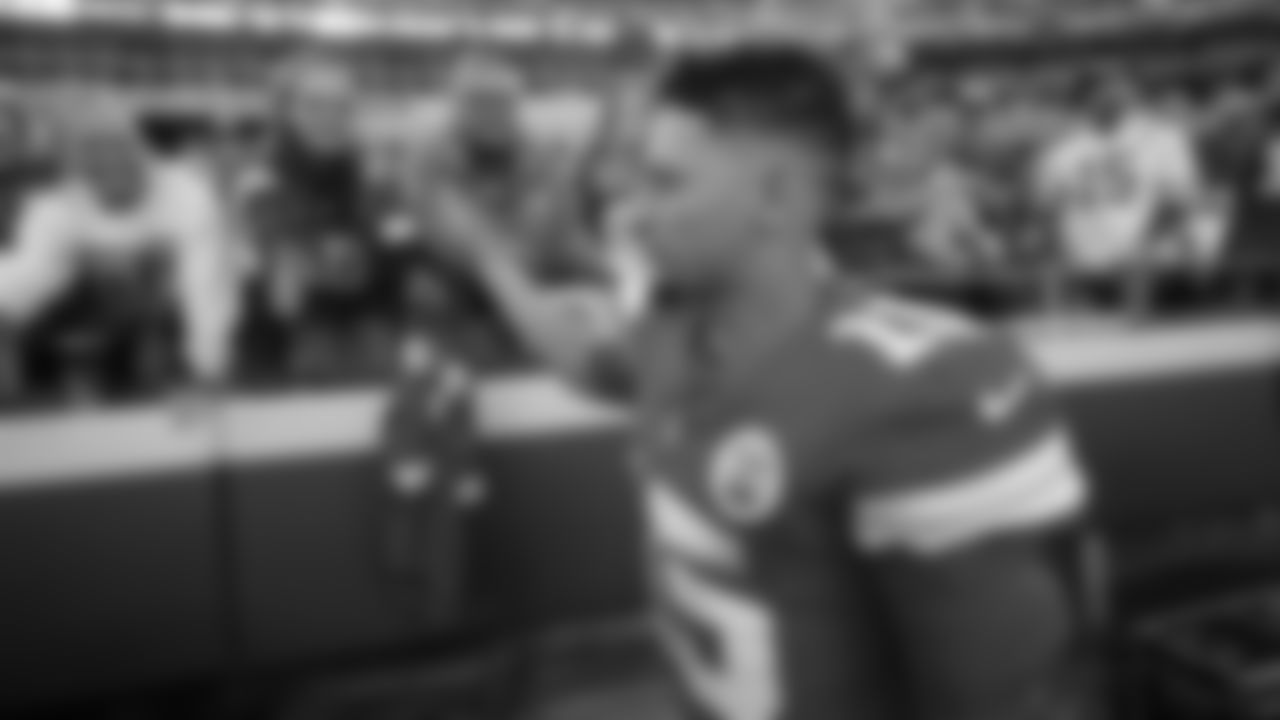 Kansas City Chiefs quarterback Patrick Mahomes (15) celebrates with fans after a week 7 NFL Football game against the Las Vegas Raiders on Sunday, October 19, 2025 in Kansas City, MO.