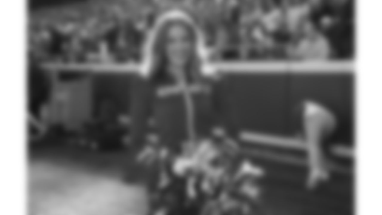 A Kansas City Chiefs Cheerleader during a week 12 NFL football game against the Indianapolis Colts, Sunday, November 23, 2025 in Kansas City, MO.